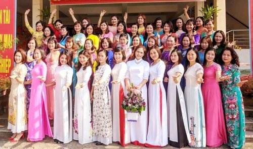 Hôm nay là một ngày đặc biệt để chào mừng và tôn vinh phụ nữ Việt Nam. Những hình ảnh đầy cảm xúc và ý nghĩa này sẽ giúp bạn thấy rõ hơn những đóng góp và sự kiên trì của phụ nữ trong xã hội. Dành cho những người phụ nữ trong cuộc sống của bạn điều đặc biệt nhân ngày này và hãy cùng xem các hình ảnh tuyệt vời này.
