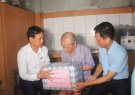Đồng chí Phó trưởng Đoàn ĐBQH tỉnh Thanh hoá Mai Văn Hải viếng nghĩa trang liệt sĩ và thăm hỏi, tặng quà các gia đình chính sách tại huyện Nga Sơn
