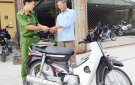 Công an huyện Nga Sơn trả lại xe máy bị mất trộm sau hơn 2000 ngày, 7 năm cho khổ chủ