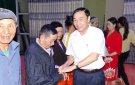 Câu lạc bộ Doanh nhân Thanh Hóa TP Hồ CHí Minh- phía Nam trao 100 suất quà cho người nghèo tại huyện Nga Sơn